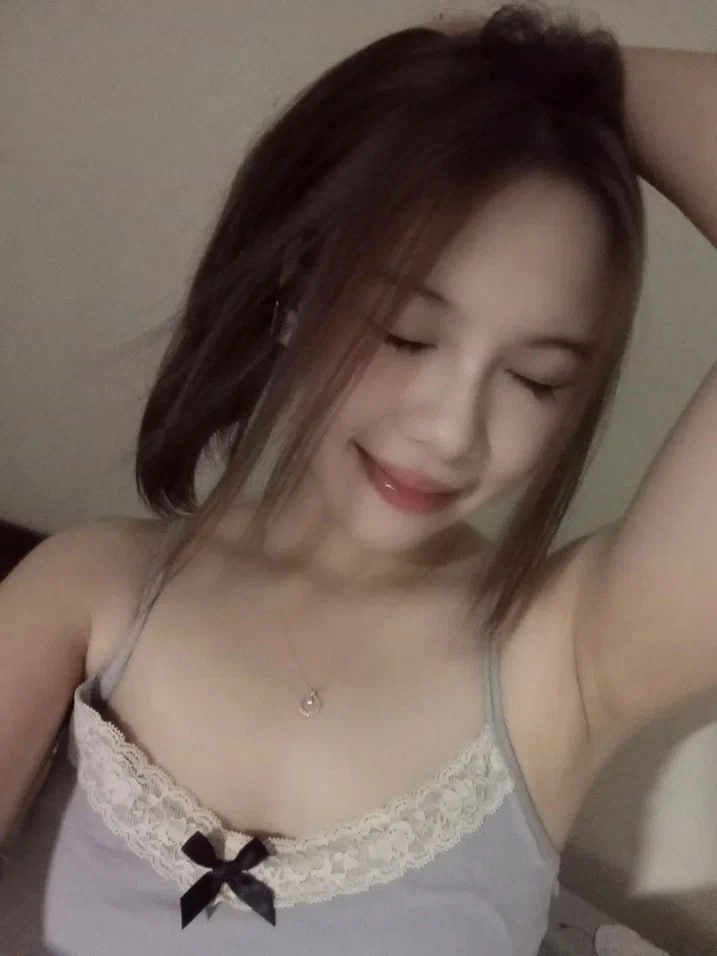 Bố dượng chịch con gái như gà, mặc cho bạn thân con gái đến chơi