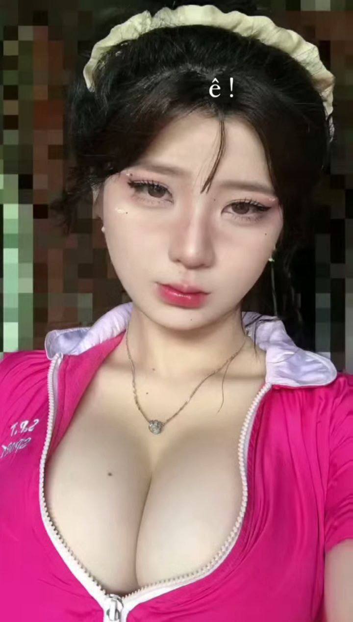 Hãy nộp đơn để trở thành chuyên gia selfie! 100% bản gốc! Dùng con cặc của bạn để trêu chọc con chó cái mới trưởng thành, và cô ấy trông thật say sưa khi ăn con cặc đó!